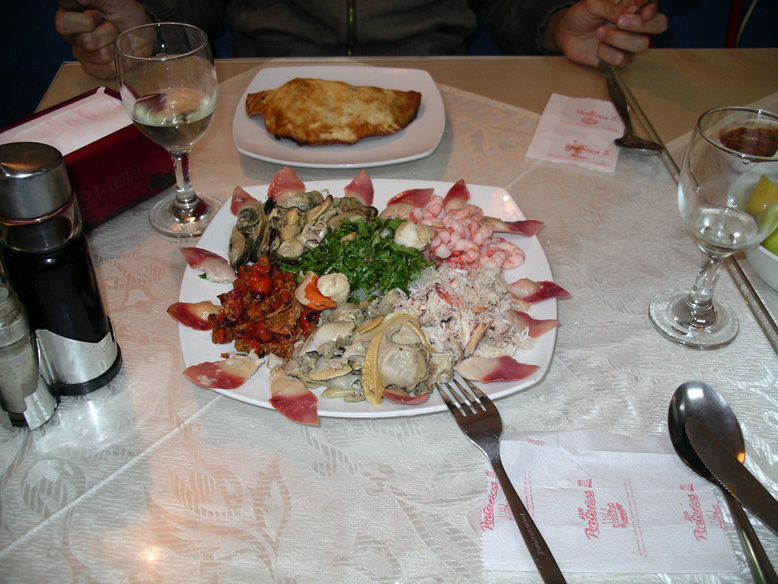 mariscada de aqui. No la recomiendo. La dejamos entera. Mejor pedir un buen pescado.